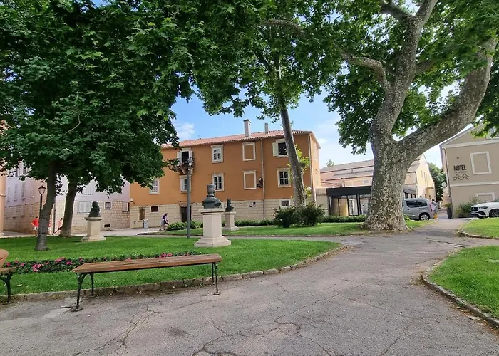 Апартаменты Place 4 U Center