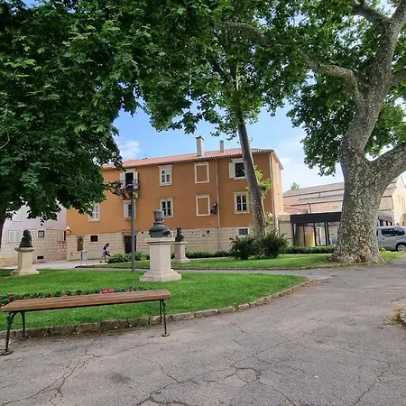 Διαμέρισμα Place 4 U Center