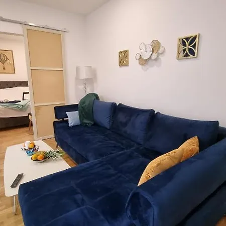 Place 4 U Center Апартаменты *