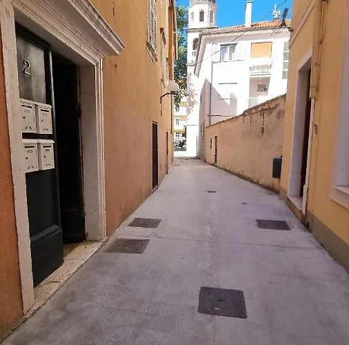 Apartment Place 4 U Center *